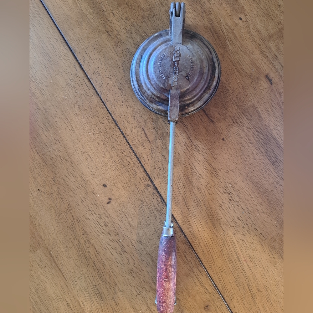 Vtg Toas-Tite Campfire Sandwich/Pie Maker Cast Aluminum Wood Handle 16”